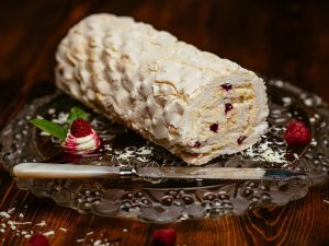 Raspberry-roulade